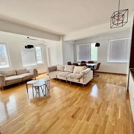 Daire High-end Spacious Next To City Mall *