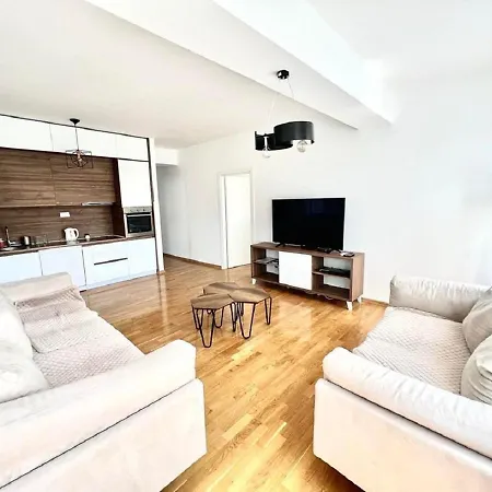 Daire High-end Spacious Next To City Mall