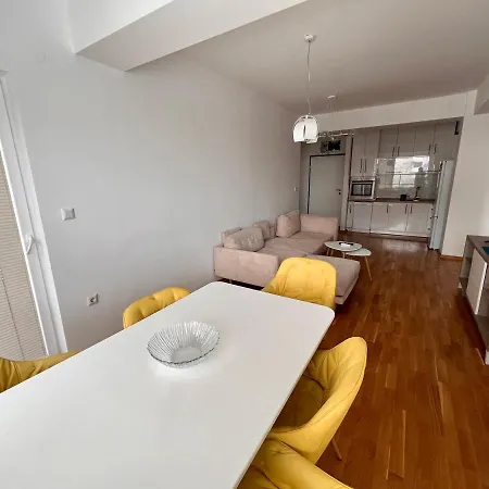 High-end Spacious Next To City Mall Appartement