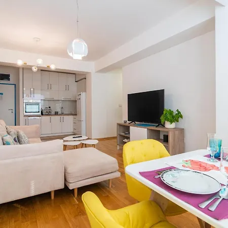 High-end Spacious Next To City Mall Appartement *