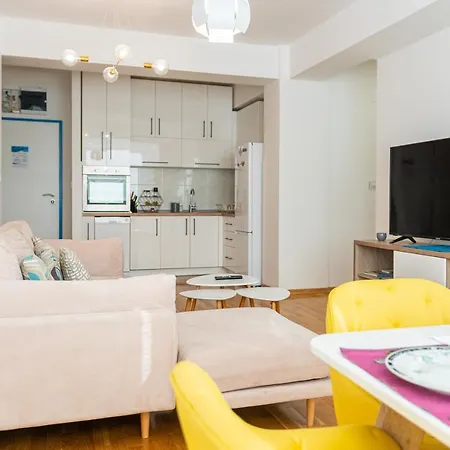 High-end Spacious Next To City Mall *
