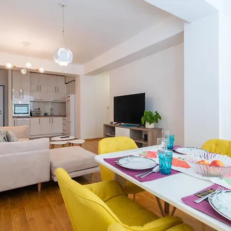 High-end Spacious Next To City Mall * Üsküp