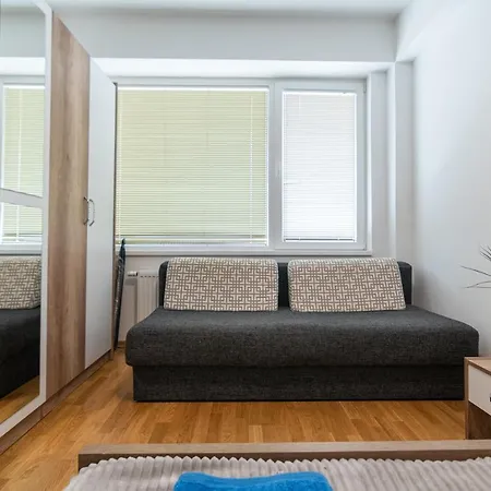 High-end Spacious Next To City Mall Appartement
