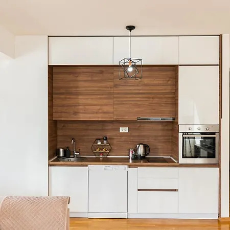 High-end Spacious Next To City Mall Appartement *