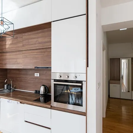 High-end Spacious Next To City Mall Daire *