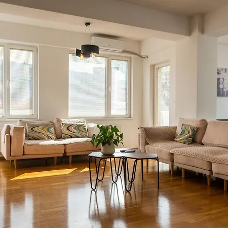 Daire High-end Spacious Next To City Mall