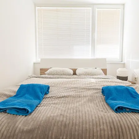 High-end Spacious Next To City Mall Appartement *