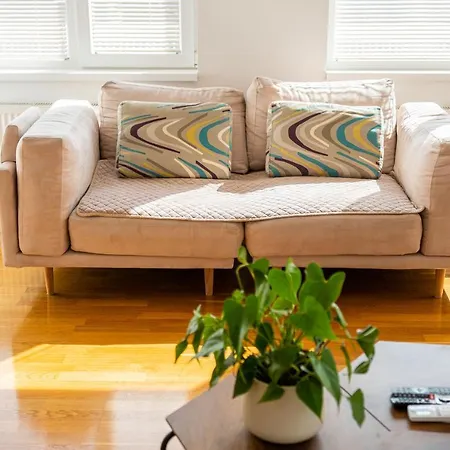 High-end Spacious Next To City Mall Üsküp