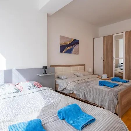 High-end Spacious Next To City Mall Daire
