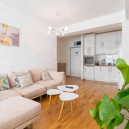 Daire High-end Spacious Next To City Mall