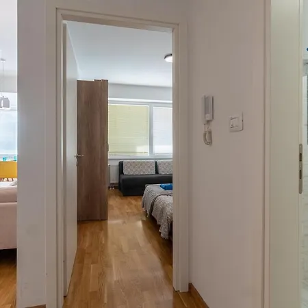 High-end Spacious Next To City Mall Appartement